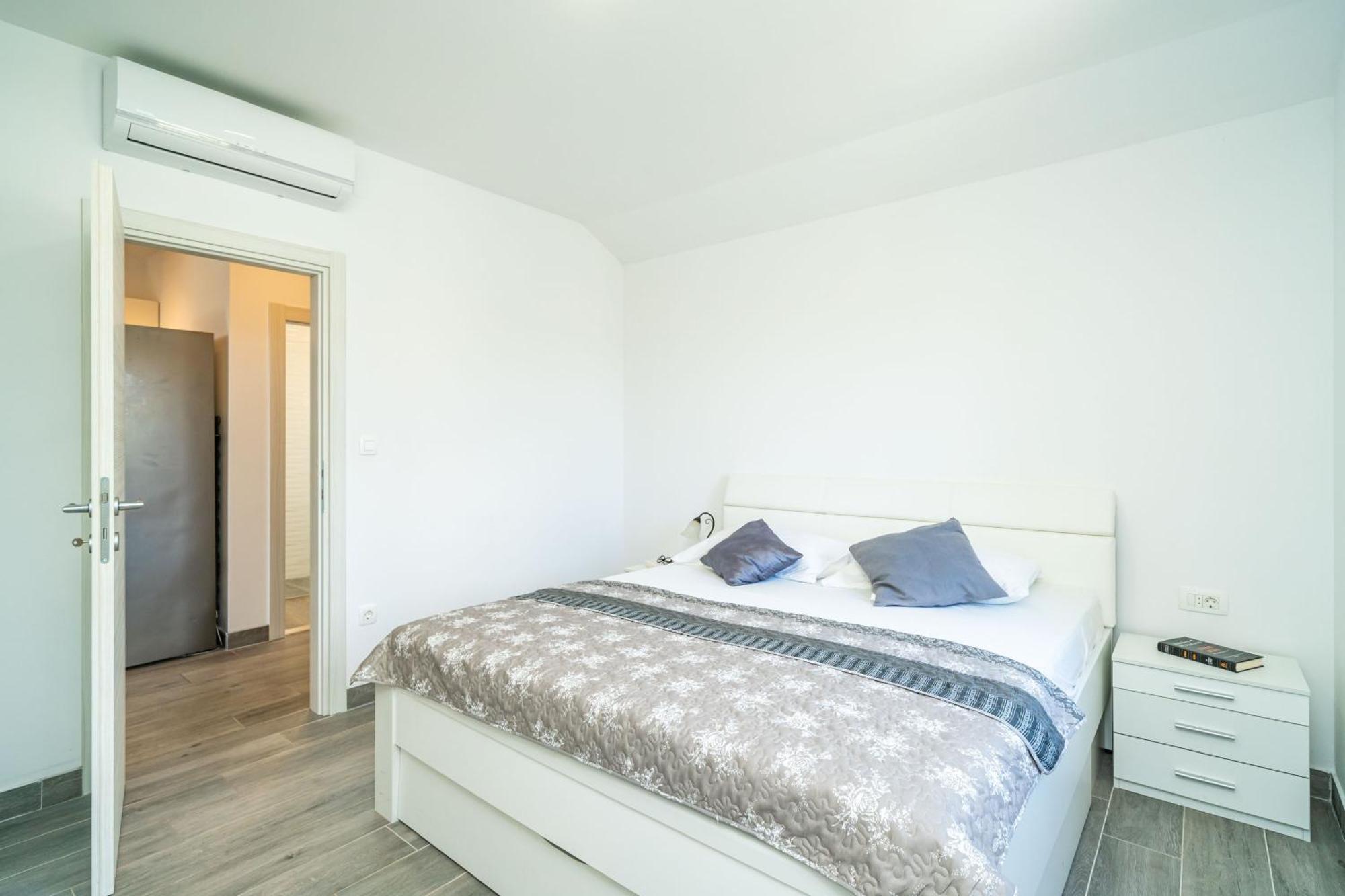 Apartments Amalija Čilipi Rom bilde