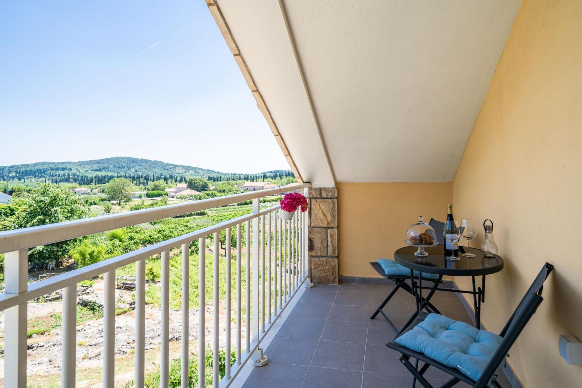 Apartments Amalija Čilipi Rom bilde