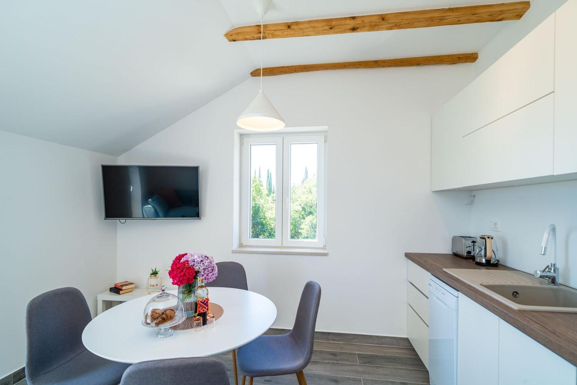 Apartments Amalija Čilipi Rom bilde